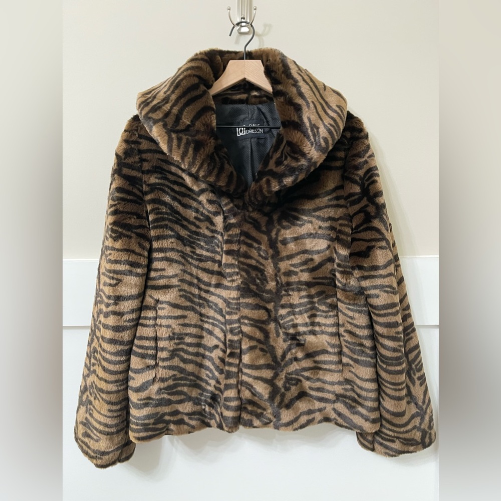 Dale Dressin Brown Zebra Print Faux Fur Cozy Comfy Coat Size Large - Picture 3 of 13